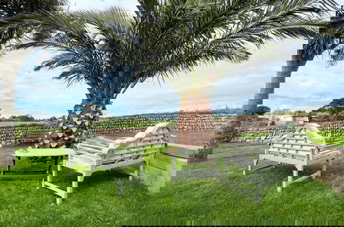 Foto 7 - Gorgeous Spacious Bungalow Serene Garden Parking