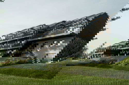 Foto 18 - Nice Lodge With a View on a Natural Resort