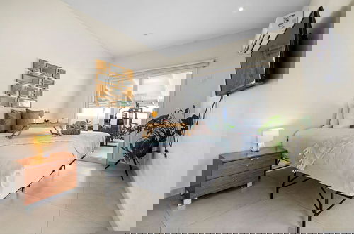 Foto 10 - NEW Modern 3BR 3BA Private Pool Centrallylocated
