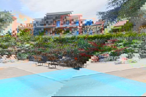 Foto 1 - Picturesque Flat With Swimming Pool