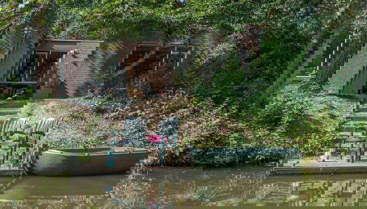Foto 1 - Restyled Bungalow on the Water With its own Rowing Boat, in a Holiday Park