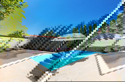 Photo 13 - House Rose With Private Pool And Garden