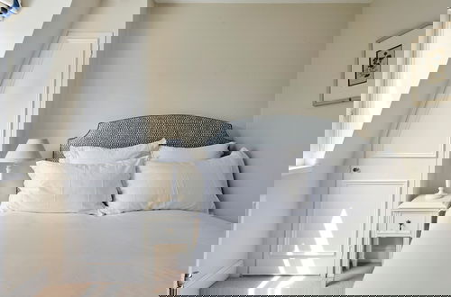 Foto 18 - Gorgeous Modern 2 Bedroom Flat in Chelsea