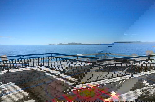 Foto 19 - Dina Beach Front Apartment