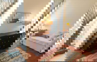 Foto 1 - Jump Into the Lull Apartment