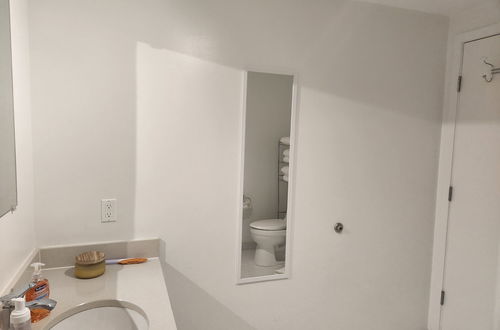 Foto 17 - Wonderful 1 bedroom condo in Midtown