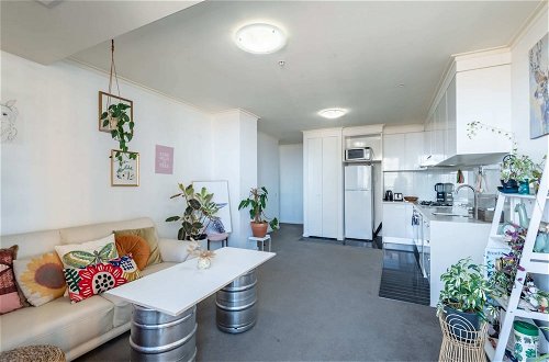 Photo 5 - Modern 1 Bedroom Apartment in Southbank