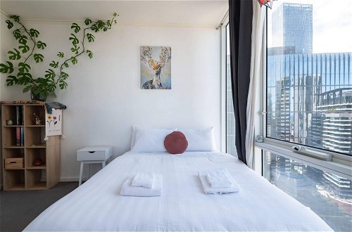Photo 2 - Modern 1 Bedroom Apartment in Southbank