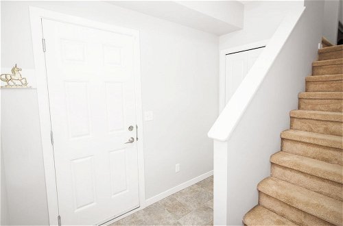 Photo 25 - Luxurious 2 Bedroom Townhouse in South Winnipeg