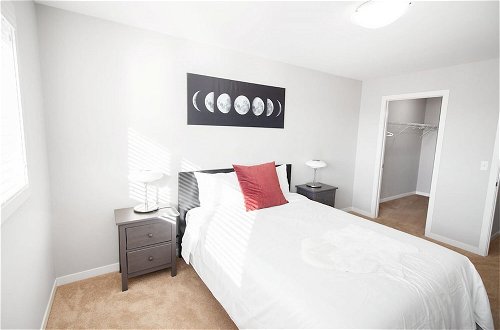 Photo 13 - Luxurious 2 Bedroom Townhouse in South Winnipeg