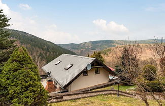 Foto 1 - Majestic Holiday Home With Jacuzzi