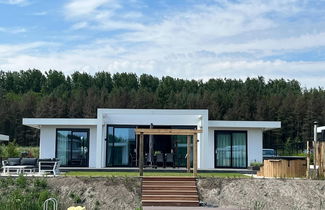 Foto 1 - Villa With Spacious Garden and Electric hot tub