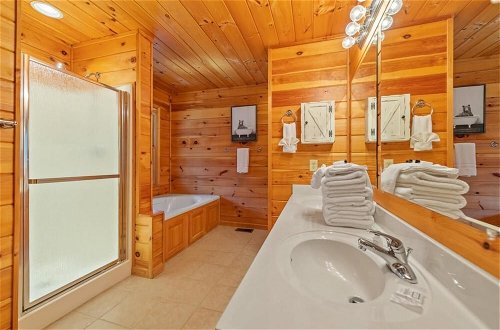 Foto 20 - Hillside Retreat Cabin Inside Coosawattee Resort