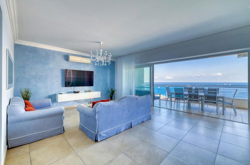 Photo 5 - Stunning Seafront Lux Apt Fort Cambridge wt Pool