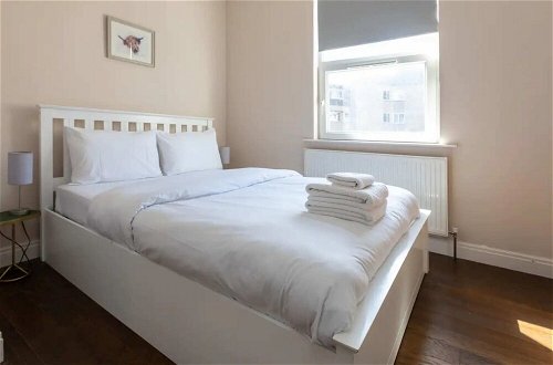Photo 5 - Spacious and Bright 2 Bedroom Flat in Maida Vale