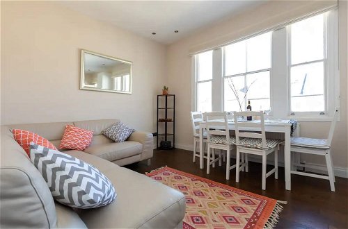 Photo 16 - Spacious and Bright 2 Bedroom Flat in Maida Vale