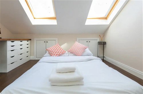 Photo 6 - Spacious and Bright 2 Bedroom Flat in Maida Vale