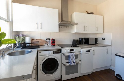 Photo 10 - Spacious and Bright 2 Bedroom Flat in Maida Vale