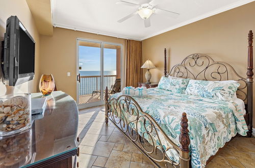 Photo 6 - Gulf Front Master Bedroom! 2 Pools & Hot Tubs! Sleeps 8