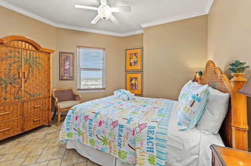 Photo 3 - Gulf Front Master Bedroom! 2 Pools & Hot Tubs! Sleeps 8