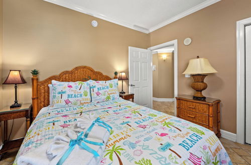 Photo 8 - Gulf Front Master Bedroom! 2 Pools & Hot Tubs! Sleeps 8