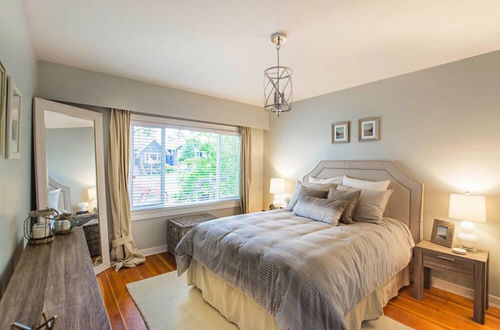 Photo 5 - 438 West 21st Beautiful 3 Bdrm Newly Reno d Home Cambie Area