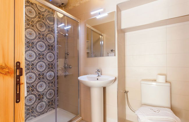 Naduri, Beautiful Gozitan Villa + Pool - Photo 26