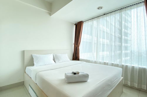 Foto 2 - Minimalist And Strategic Studio Apartment At Grand Kamala Lagoon