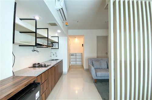 Foto 10 - Minimalist And Strategic Studio Apartment At Grand Kamala Lagoon