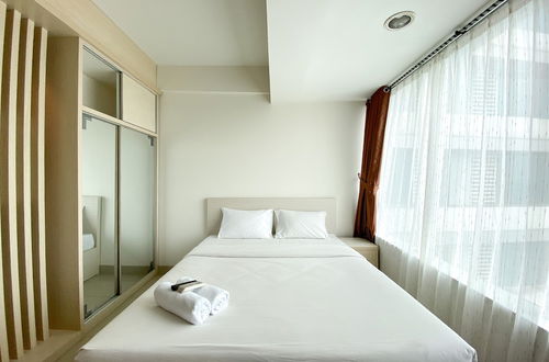 Foto 3 - Minimalist And Strategic Studio Apartment At Grand Kamala Lagoon