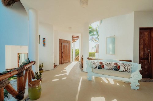 Foto 12 - Unique Luxury Villa With Full Staff and Ocean View
