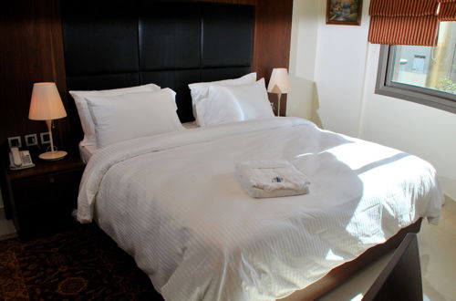 Photo 10 - Dolphin Royal Suites