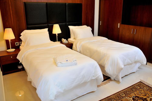 Photo 5 - Dolphin Royal Suites