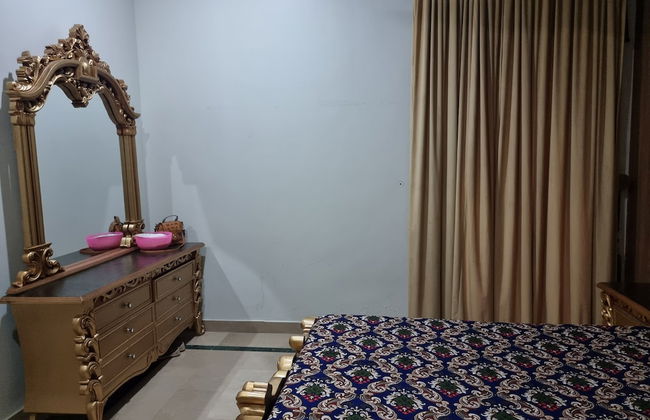 Impeccable 4-bed Villa in Gujrat - Photo 12