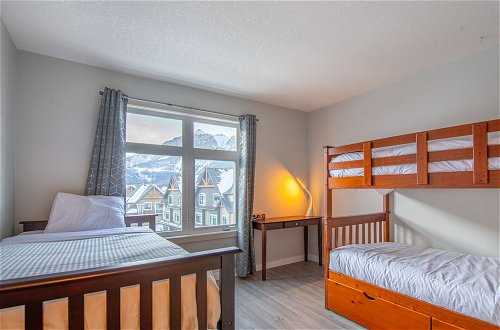 Photo 3 - Mountain View 2 Bedroom Condo-Top Floor
