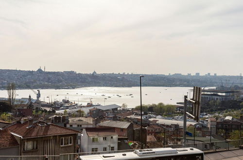 Photo 8 - Central Flat w Sea View and Near Galata Tower