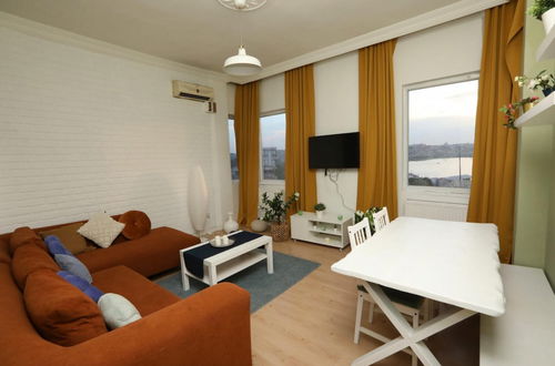 Photo 11 - Central Flat w Sea View and Near Galata Tower