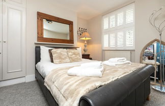 Photo 3 - Spacious 1 Bedroom Garden Flat Near King's Road