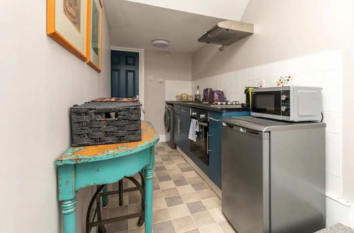 Photo 9 - Spacious 1 Bedroom Garden Flat Near King's Road