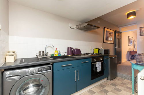 Photo 10 - Spacious 1 Bedroom Garden Flat Near King's Road