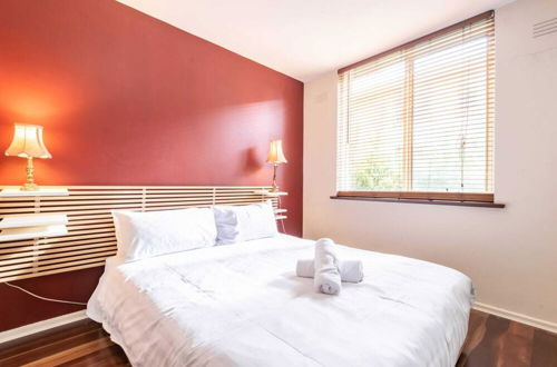 Photo 2 - Charming 1 Bedroom Apartment in Trendy South Yarra