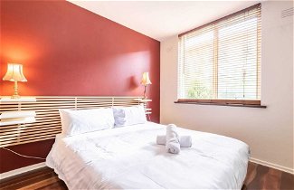 Photo 2 - Charming 1 Bedroom Apartment in Trendy South Yarra