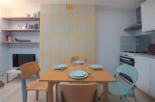 Foto 11 - Fantastic two Bedroom Apartment in Vibrant Kings Cross by Underthedoormat