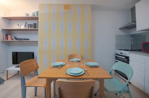 Photo 11 - Fantastic two Bedroom Apartment in Vibrant Kings Cross by Underthedoormat