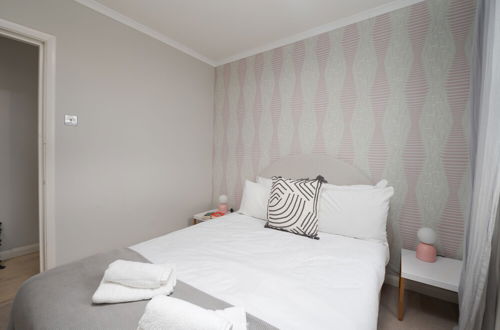 Photo 5 - Fantastic two Bedroom Apartment in Vibrant Kings Cross by Underthedoormat