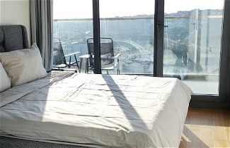 Foto 2 - Modern 2Bed Condo in Luxurious Building