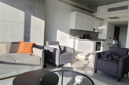 Foto 5 - Modern 2Bed Condo in Luxurious Building