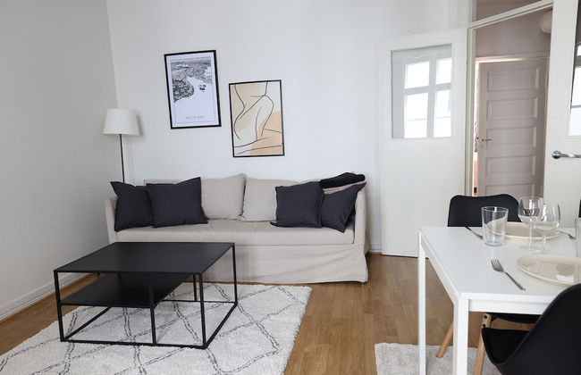 2ndhomes Cozy and Quiet 2BR Apartment - Photo 12