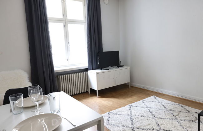 2ndhomes Cozy and Quiet 2BR Apartment - Photo 11