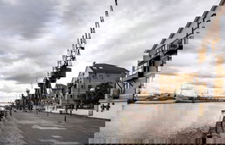 Photo 3 - Panoramic Docklands Home With Waterfront Views by Underthedoormat